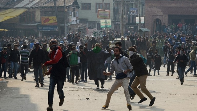 Kashmiri youth throwing stones at security forces. (GettyImages) 