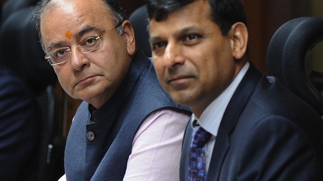 Indian finance minister Arun Jaitely (2L) along with Reserve Bank of India (RBI) governor Raghuram Rajan (3L) (SAJJAD HUSSAIN/AFP/Getty Images)