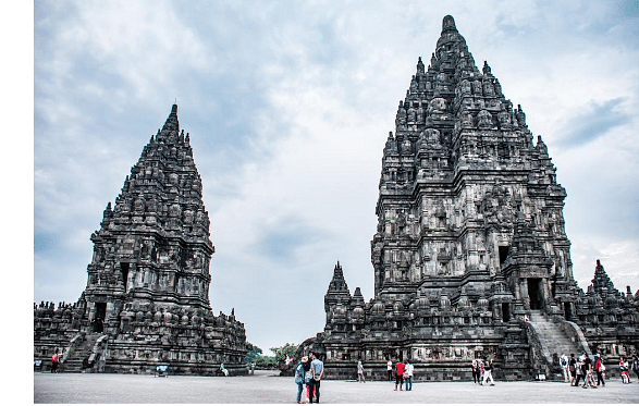Siva temple on left and Vishnu temple on right