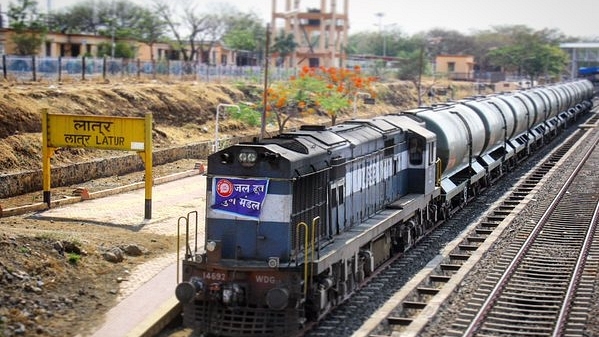 The drought situation is so bad this time that the state government is transporting water to Latur via trains. (Image: CM Fadnavis’ <a href="https://twitter.com/Dev_Fadnavis/status/721327369793855489">Tweet</a>)