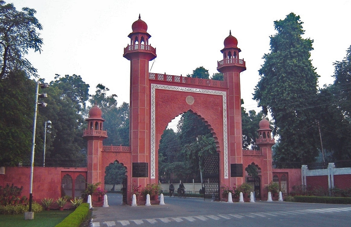 Aligarh Muslim University  Suspends Official For ‘Hurting Students’ By ‘Felicitating’ Hindu Jagran Manch Leader