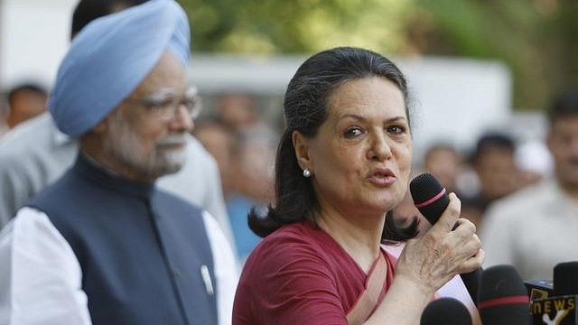 Sonia Gandhi and Manmohan Singh. (Getty Images)