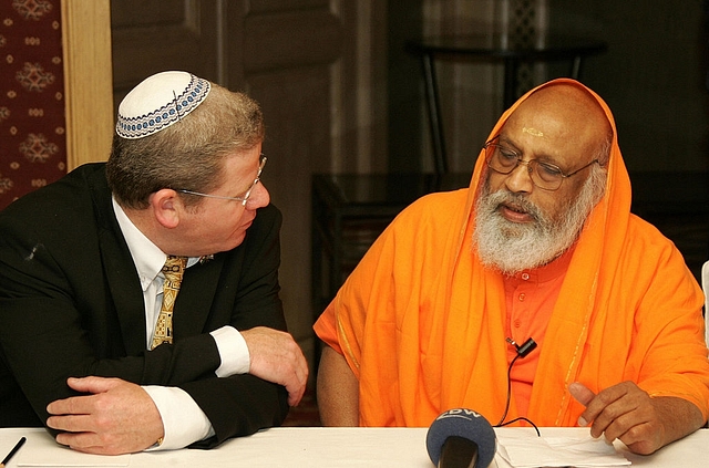 
New Delhi, INDIA: Founder and Acharya - senior Hindu leader - of 
Arsha Vidya Pitham and Managing Trustee of Hindu Dharma Acharya Sabha, 
Swami Dayananda Saraswati (R) chats with Director General, Chief 
Rabbinate of Israel Oded Wiener (L) during the Hindu-Jewish Summit in 
New Delhi, 06 Feburary 2007. (Photo credits-Getty Images)

