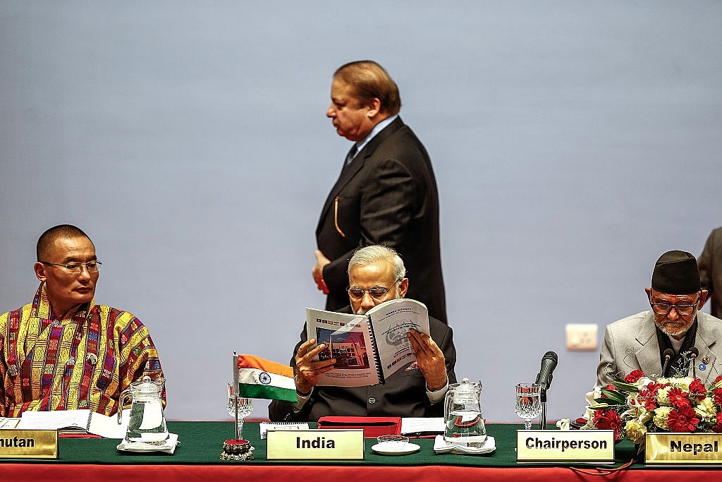 Modi and Pakistani Prime Minister Nawaz Sharif at the 2014 SAARC Summit in Kathmandu (Photo credits: Narendra Shrestha - Pool/Getty Images)