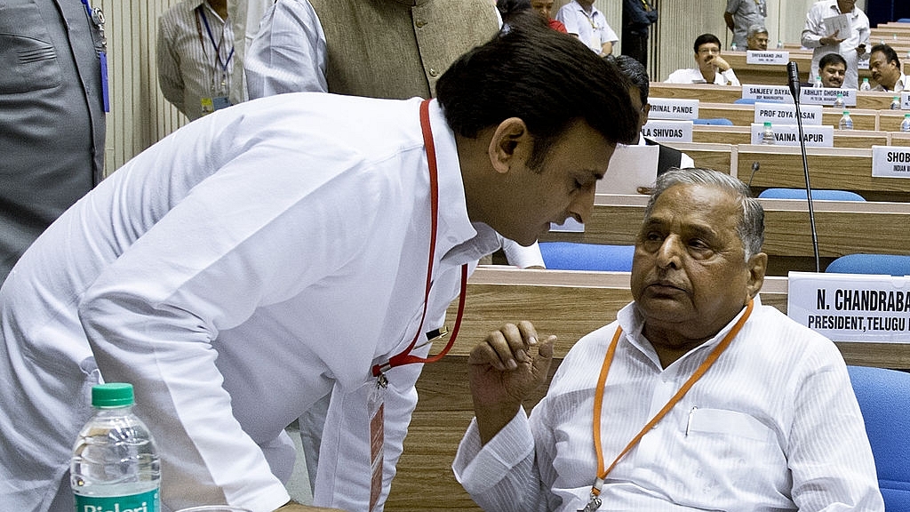 Akhilesh Yadav and Mulayam Singh Yadav (PRAKASH SINGH/AFP/Getty Images)