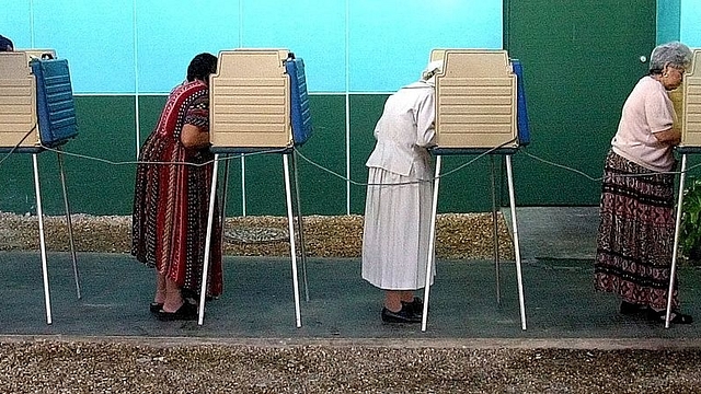 

 Cuban Americans vote at a pollng center 07 November 2000 in Miami’s Little Havana, Florida. (Photo: RHONA WISE/AFP/Getty Images)