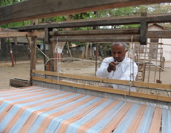 With Rising Demand Across The Country, Khadi Sales Likely To Be Up By Rs 1,800 Crore In FY20 To Record Rs 5,000 Crore