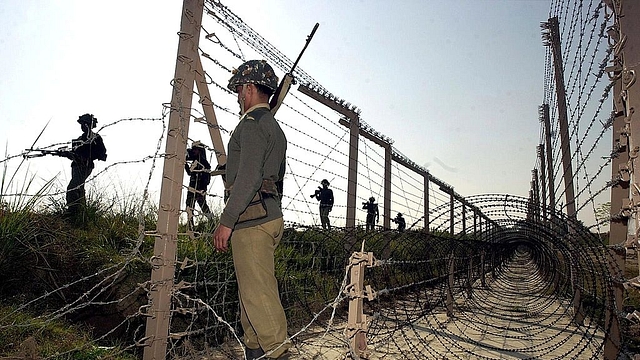 BSF soldiers guarding LoC in Jammu and Kashmir. (AUSEEF MUSTAFA/AFP/Getty Images) 