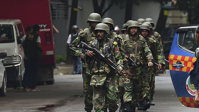 Security forces in rescue ops in Dhaka (STR/AFP/Getty Images)&nbsp;