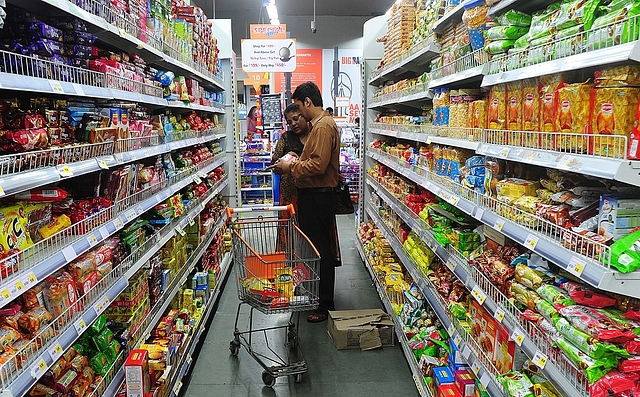 A family shops at a supermarket in New Delhi. (INDRANIL MUKHERJEE/AFP/GettyImages)