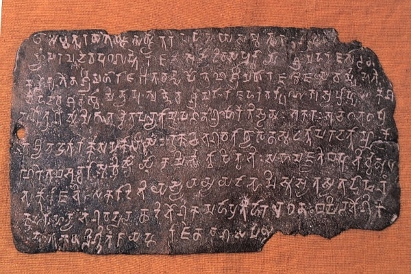 Copper-plate charter of Budhagupta dated 168 CE (Shirazibustan/Wikimedia Commons)