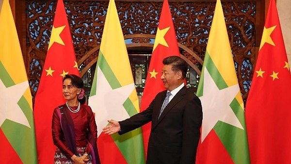 Myanmar State Counsellor Aung San Suu Kyi greets Chinese President Xi Jinping before a meeting at the Diaoyutai State Guesthouse on 19 August 2016 in Beijing, China. (Rolex Dela Pena - Pool/Getty Images)