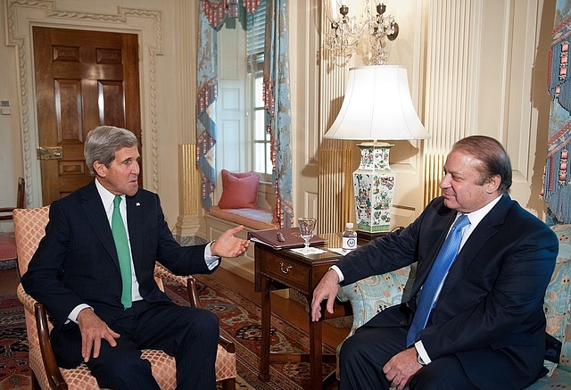 US Secretary of State John Kerry with Pak PM Nawaz Sharif in Washington 
(NICHOLAS KAMM/AFP/Getty Images)

 