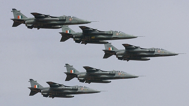 
Five SEPECAT Jaguar aircraft. (INDRANIL MUKHERJEE/AFP/GettyImage)