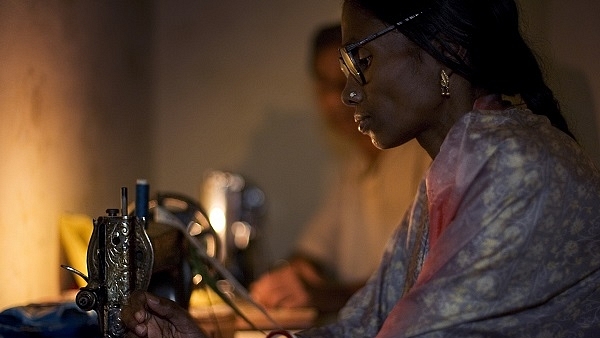 

Woman working by her sewing machine on candlelight (© Jorge Royan/<a href="http://www.royan.com.ar/">http://www.royan.com.ar</a>/<a href="http://creativecommons.org/licenses/by-sa/3.0/">CC BY-SA 3.0</a>)