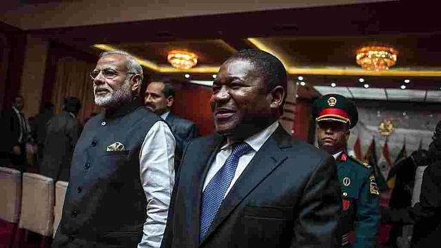 India’s Prime Minister Narendra Modi (L) and Mozambique’s President Filipe Nyusi (JOHN WESSELS/AFP/Getty Images)