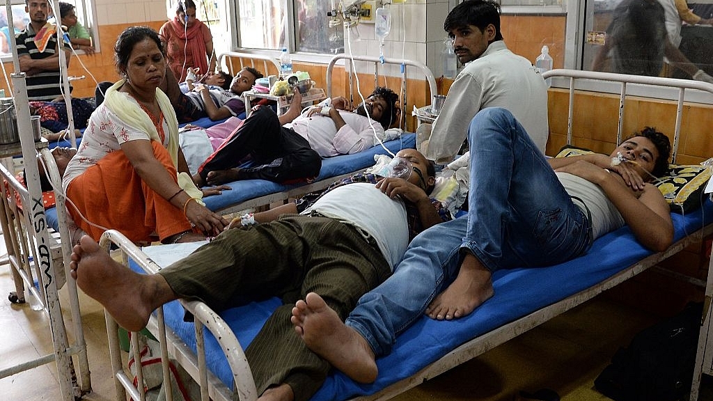 Indian patients share a bed in a dengue ward of Hindu Rao
hospital in New Delhi. Photo credit: PRAKASH SINGH/AFP/GettyImages