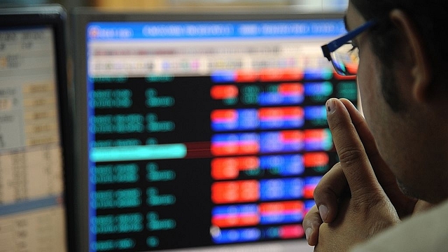 Monitoring the Indian stock market (INDRANIL MUKHERJEE/AFP/Getty Images)&nbsp;