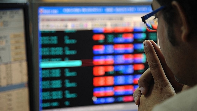 An investor monitoring the Indian stock market (INDRANIL MUKHERJEE/AFP/Getty Images)&nbsp;