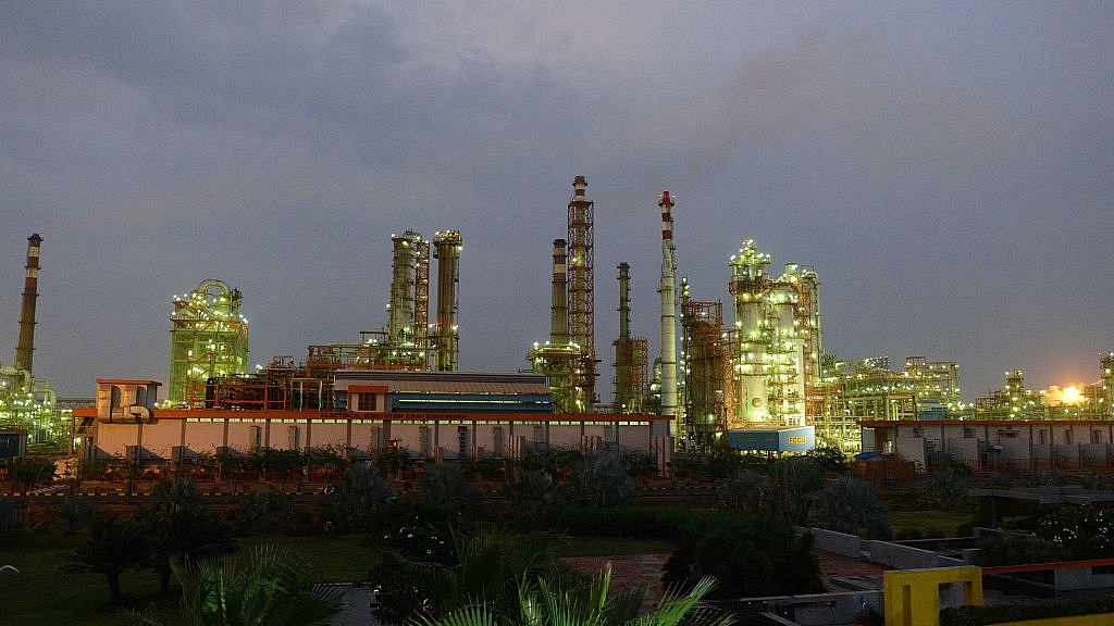 An Essar Oil refinery at Vadinar village, near Jamnagar. (SAM PANTHAKY/AFP/GettyImages &nbsp; &nbsp; &nbsp;