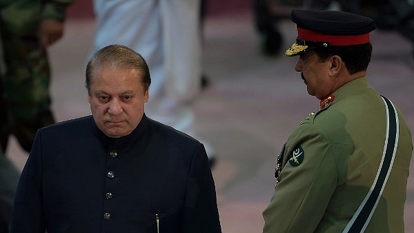 Pakistani Prime Minister Nawaz Sharif (L) walks past army chief Raheel Sharif (AAMIR QURESHI/AFP/Getty Images)