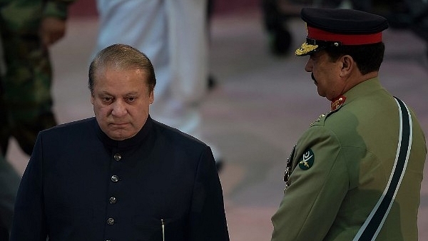 Pakistani Prime Minister Nawaz Sharif (L) walks past army chief Raheel Sharif (AAMIR QURESHI/AFP/Getty Images)