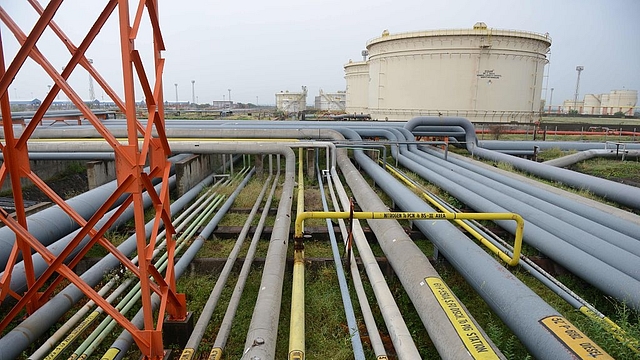 Storage tanks and pipelines at Vadinar village, near Jamnagar, Gujarat. Photo credit: SAM PANTHAKY/AFP/Getty Images