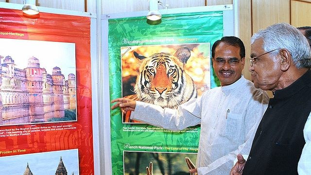 Madhya Pradesh Chief Minister Shivraj Singh Chouhan (L) at the launch of the Destination Madhya Pradesh Global Investors Summit 2007 (RAVEENDRAN/AFP/Getty Images)