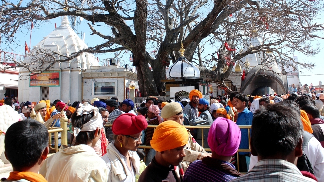 















Sikhs offer pranams
at Naina Devi Temple during Hola Mohalla Festival in 2014