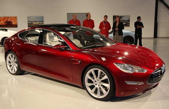 

A Tesla Motors Model S is displayed in the Tesla showroom headquarters  in Palo Alto, California. Photo credit: Justin Sullivan/GettyImages