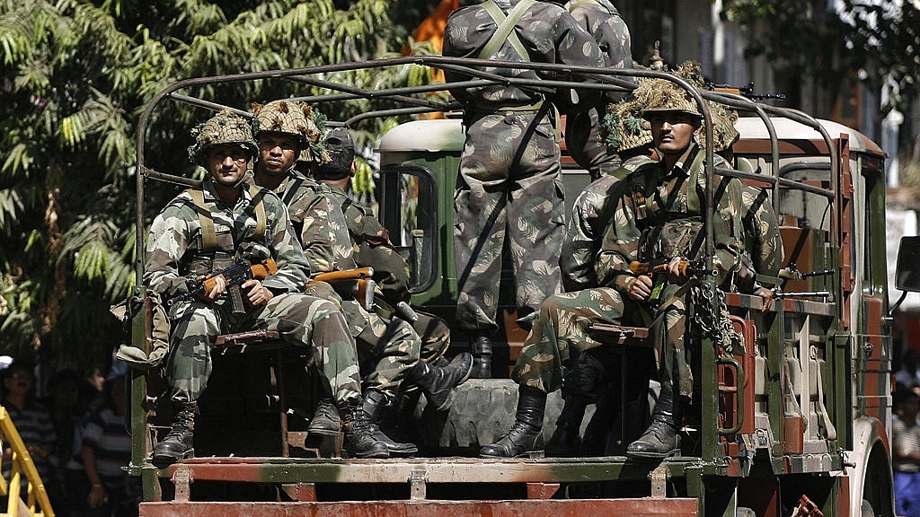 Indian Army soldiers (Pic by SAJJAD HUSSAIN/AFP/GettyImages)