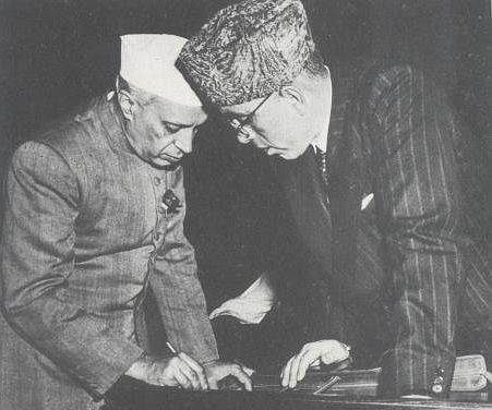 Jawaharlal Nehru and
Sheikh Abdullah at the Constituent Assembly. Photo credit: Wikimedia Commons