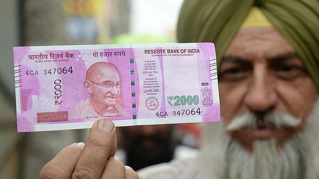 The new Rs 2000 note (NARINDER NANU/AFP/Getty Images)