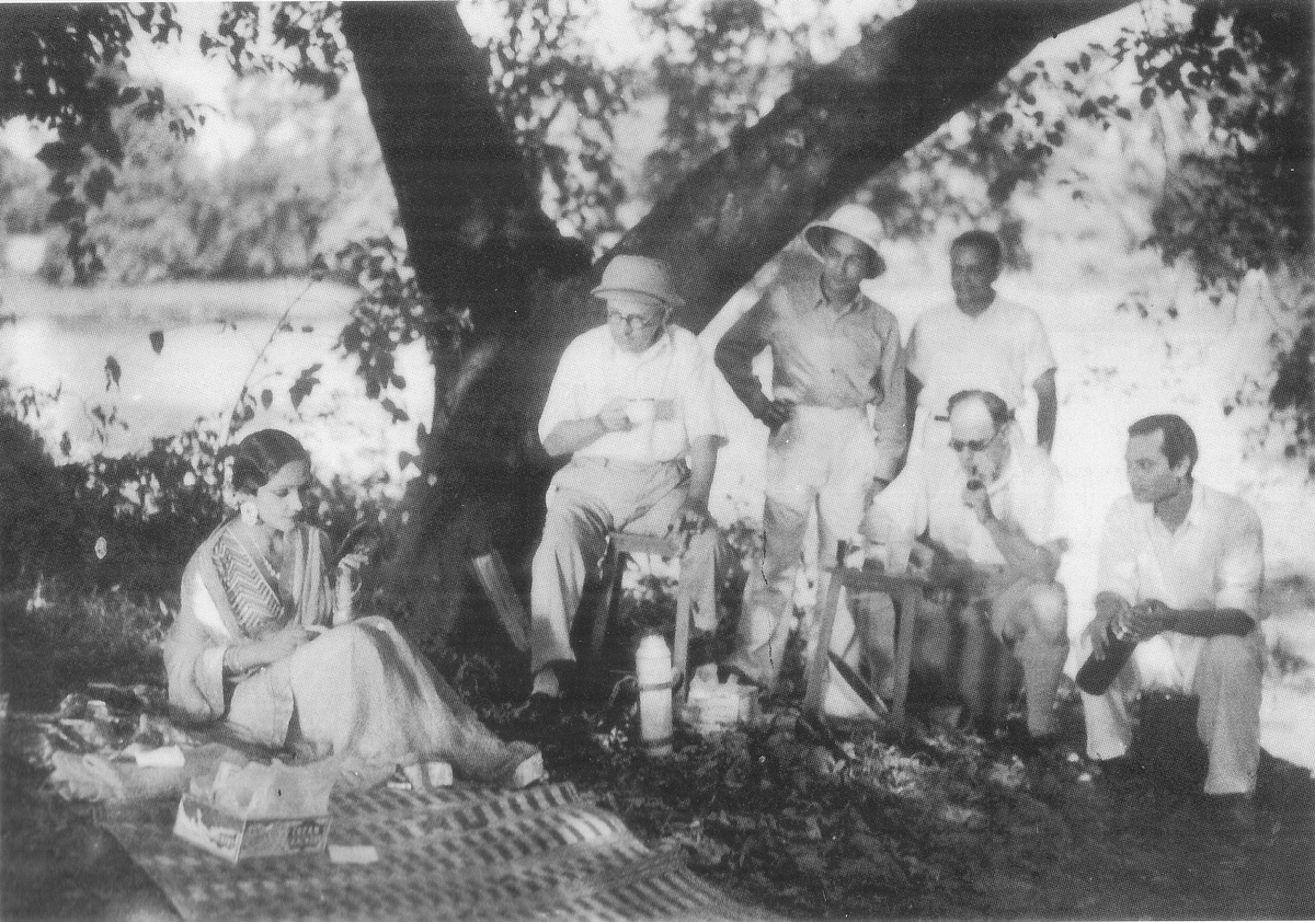 

(HarperCollins Publishers India, B D Garga, Silent Cinema in India: A Pictorial Journey)