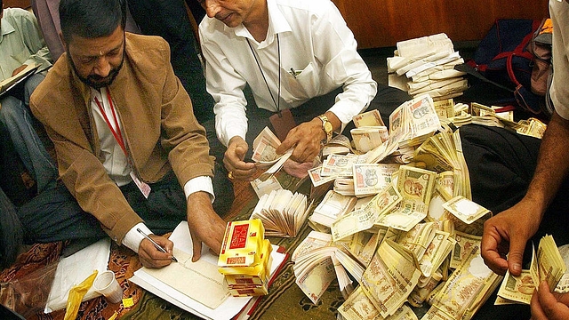 Nepalese Immigration officials count fake Indian currency notes. (DHURBA ALE/AFP/Getty Images)