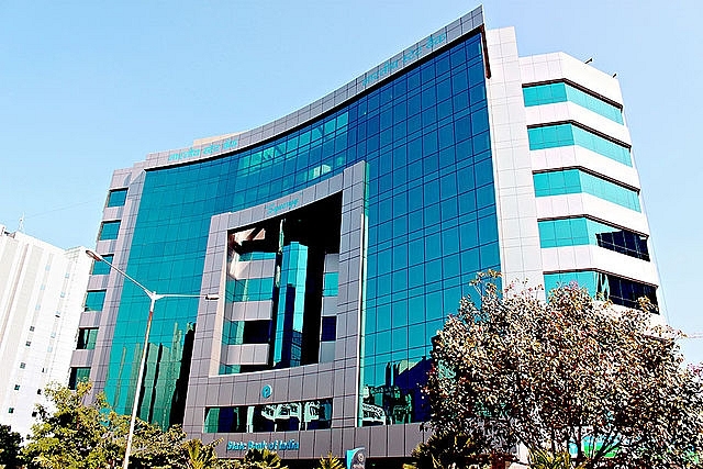 The local head office of the State Bank of India, Mumbai Circle. Photo credit: Manjulkumar/Wikimedia Commons