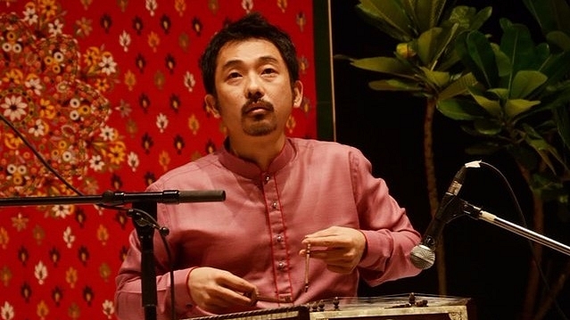 Takahiro Arai performs on santoor