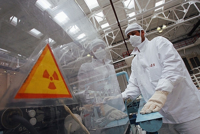 Nuclear power reactor fuel assembly anodizing line at the Novosibirsk Chemical Concentrate Works. Photo credit: RIA Novosti archive, image #132610/Ruslan Krivobok/CC-BY-SA 3.0