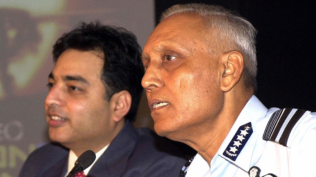 Chief of the Indian Air Force, Air Marshal S P Tyagi (R) (TEKEE TANWAR/AFP/Getty Images)