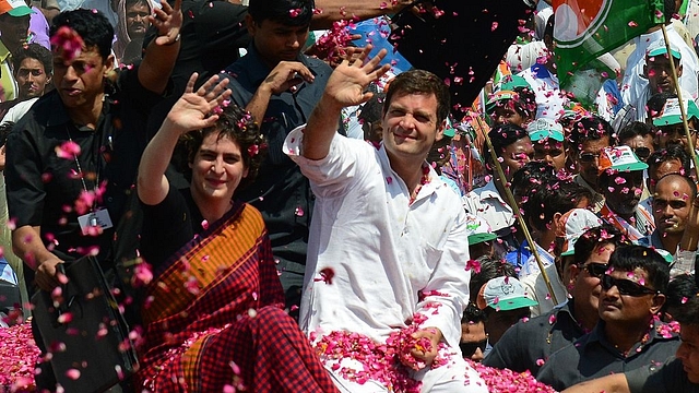  Rahul Gandhi (R) and Priyanka Gandhi (L) (Sanjay Kanojia/AFP/Getty Images)