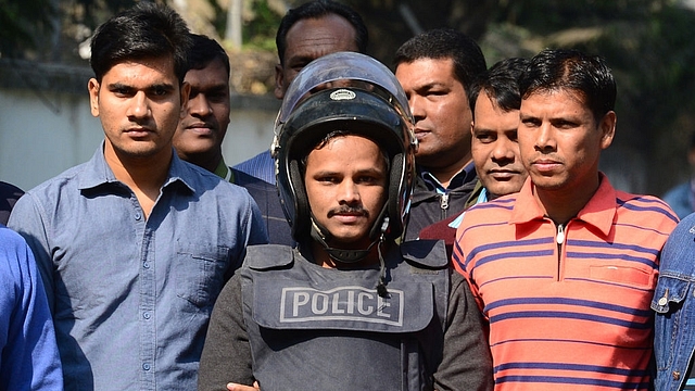 Bangladesh Police escort alleged Islamist militant Jahangir Alam (C) in Dhaka after his arrest in connection with an attack on the Holey Artisan Bakery attack last year. (STR/AFP/Getty Images)