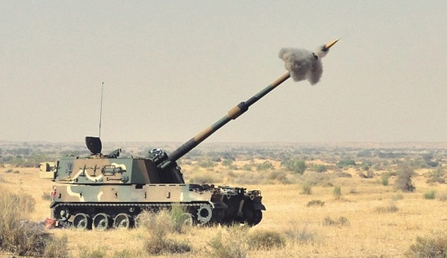 
155-mm/52-caliber K9 Vajra-T artillery gun (Larsen &amp; Toubro)

