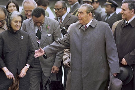 
                                            Leonid Brezhnev and Indira 
Gandhi laying wreaths at the Tomb of the Unknown Soldier. Source: RIA 
Novosti / Yuri Abramochkin                                              
                                       

