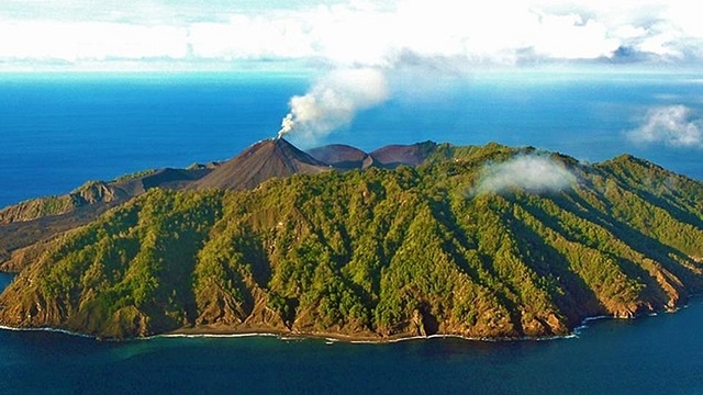 
							The Barren Island volcano. (www.andamans.gov.in)

