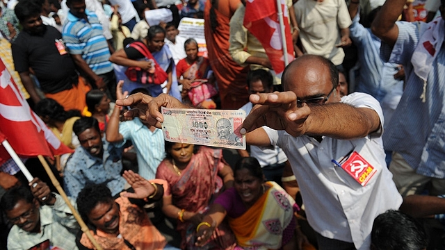 A person displays the now-scrapped Rs 1,000  note. (ARUN SANKAR/AFP/Getty Images)