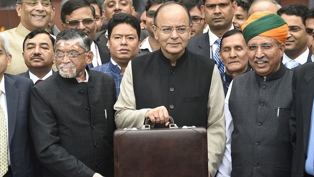 Finance Minister Arun Jaitley (centre) (DOMINIQUE FAGET/AFP/GettyImages)