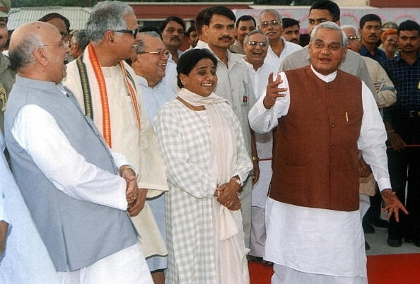 Atal Bihari Vajpayee and other BJP leaders with Mayawati in Lucknow weeks before the alliance was called off (PAWAN KUMAR/AFP/Getty Images)&nbsp;