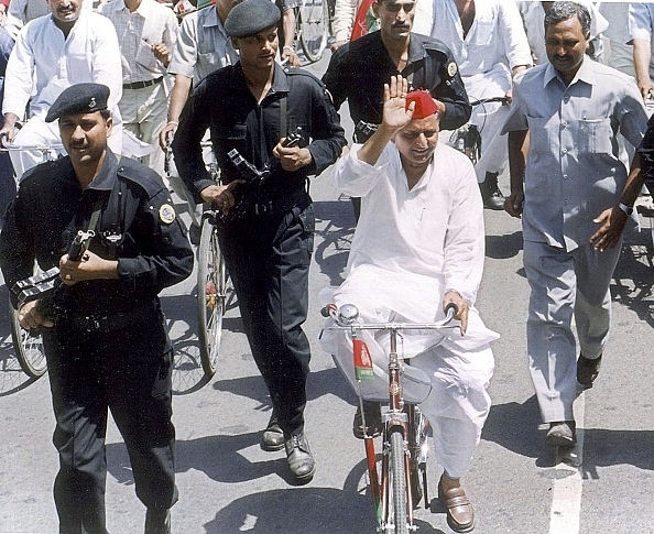 Mulayam in a cycle rally (PAWAN KUMAR/AFP/Getty Images)&nbsp;