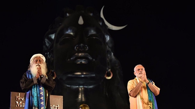 Prime Minister Narendra Modi with Sadhguru Jaggi Vasudev&nbsp;