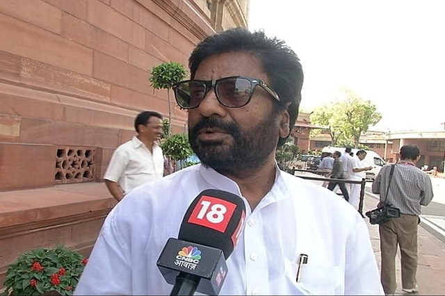  A TV grab of Shiv Sena MP  Ravindra Gaikwad. (Image: TV Grab/ CNN-News18)

